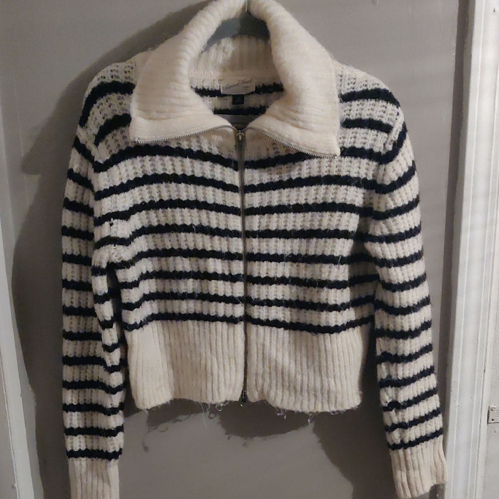 Universal Thread Black and Cream Knit Sweater